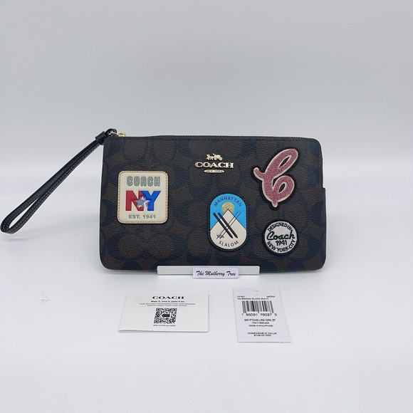 Coach CF457 Large Corner Zip Wristlet In Signature Canvas With Ski Patches NWT - Picture 1 of 7